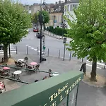 Au Pres Du Chateau !