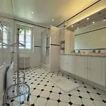 Au Pres Du Chateau ! Шантийи