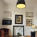 Апартаменты Au Pres Du Chateau ! Шантийи