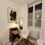 Au Pres Du Chateau ! Шантийи