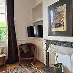Au Pres Du Chateau ! Апартаменты Шантийи
