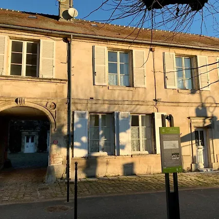 Au Pres Du Chateau ! *