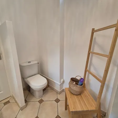 Au Pres Du Chateau ! שנטילי