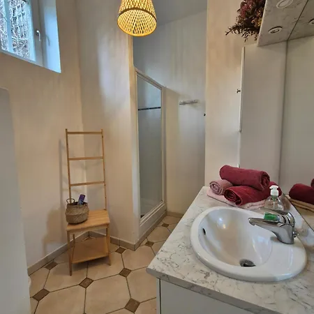 Au Pres Du Chateau ! *