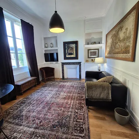 Au Pres Du Chateau ! *