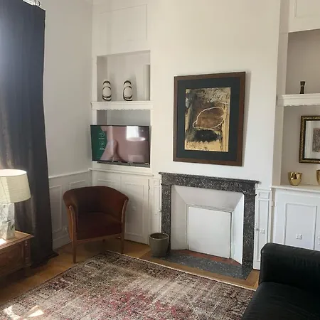 Au Pres Du Chateau ! * Chantilly