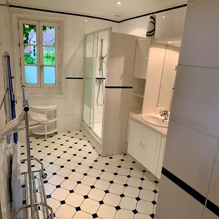 Au Pres Du Chateau !