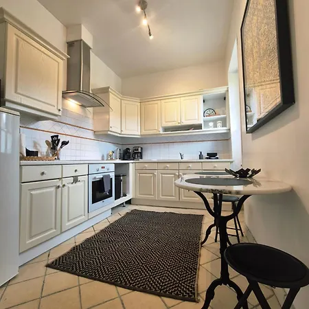 Au Pres Du Chateau ! * Chantilly