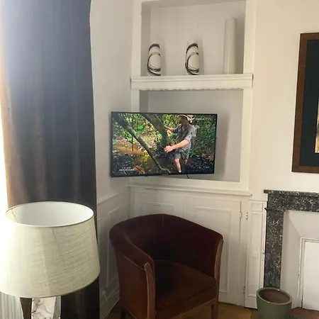 Au Pres Du Chateau ! *