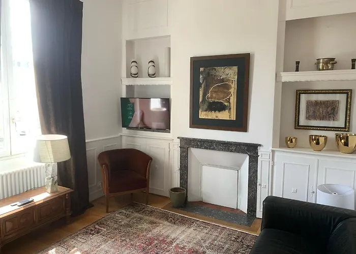 Au Près Du Chateau ! * Chantilly