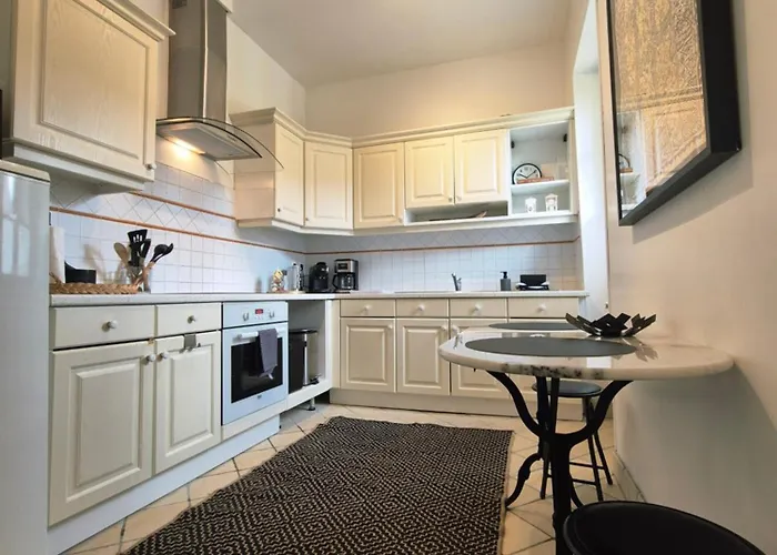 Au Près Du Chateau ! * Chantilly